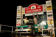 Rallye Český Krumlov: Vyhlášení výsledků na cílové rampě